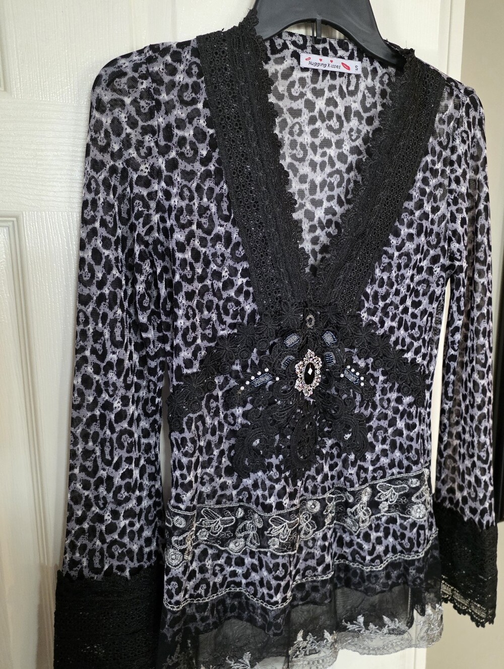 Hugging Kisses Women’s Black & Gray Leopard Lace V-Neck Jeweled Top Small